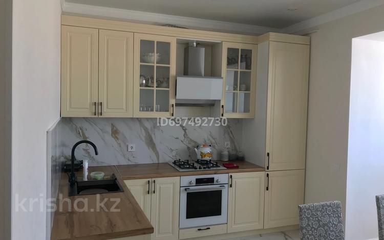 3-бөлмелі пәтер, 104 м², 3/5 қабат, мкр. Алтын орда 21 г, бағасы: 34 млн 〒 в Актобе, мкр. Алтын орда — фото 2