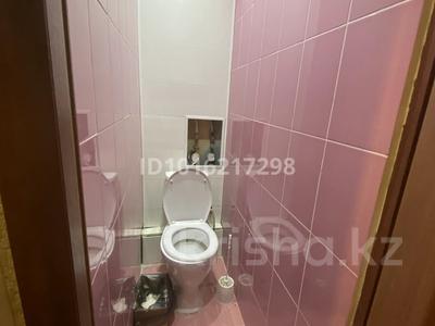 2-бөлмелі пәтер · 45 м² · 3/5 қабат, Кердери 131 — Ихсанова, бағасы: 25 000 ₸ в Уральске, мкр Школьник