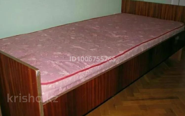 1 бөлме · 12 м², Серикбаев 1/1, бағасы: 135 000 ₸ в Усть-Каменогорске — фото 2