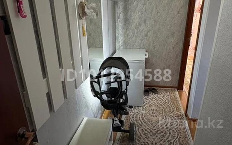 3-комнатная квартира · 49 м² · 2/5 этаж, Майкудук, 15й микрорайон за 11.5 млн ₸ в Караганде, Алихана Бокейханова р-н — фото 2