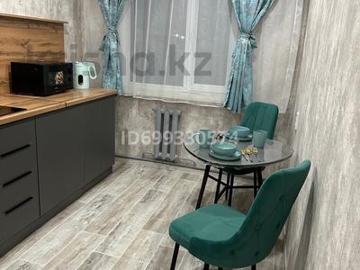 Тәулігіне пәтерлер в Павлодарской обл.: 2-бөлмелі пәтер · 55 м² · 2/5 қабат, Энергетиков 54 — ГЦК «Онер», бағасы: 10 000 〒 2-бөлмелі пәтер · 55 м² · 2/5 қабат, Энергетиков 54 — ГЦК «Онер», бағасы: 10 000 〒 в Экибастузе