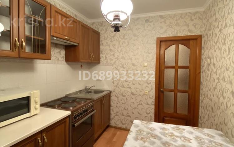 2-комнатная квартира, 50 м², 7/9 этаж помесячно, Камзина 167 — Каравана за 130 000 〒 в Павлодаре — фото 2