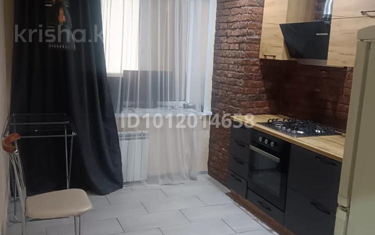 1-комнатная квартира · 49 м² · 10/10 этаж, ул. Гагарина 2/2 за 130 000 ₸ в Уральске, мкр Школьник — фото 2