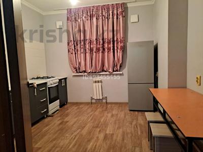 1-комнатная квартира, 42 м², 1/5 этаж помесячно, мкр Асар — Проспект Абылай хана, магазин Сымбат и поликлиника рядом за 110 000 〒 в Шымкенте, Каратауский р-н