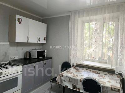 3-комнатная квартира · 50 м² · 1/2 этаж, Кенесары хана 117 — Напротив магазина Магнум за 350 000 ₸ в Алматы, Бостандыкский р-н