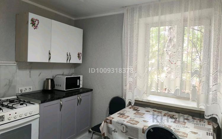 3-комнатная квартира · 50 м² · 1/2 этаж, Кенесары хана 117 — Напротив магазина Магнум за 350 000 ₸ в Алматы, Бостандыкский р-н — фото 2