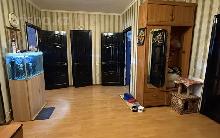 3-комнатная квартира · 118.3 м² · 9/9 этаж, мкр Сары Арка, Жарбосынова 62 за 35 млн ₸ в Атырау — фото 2