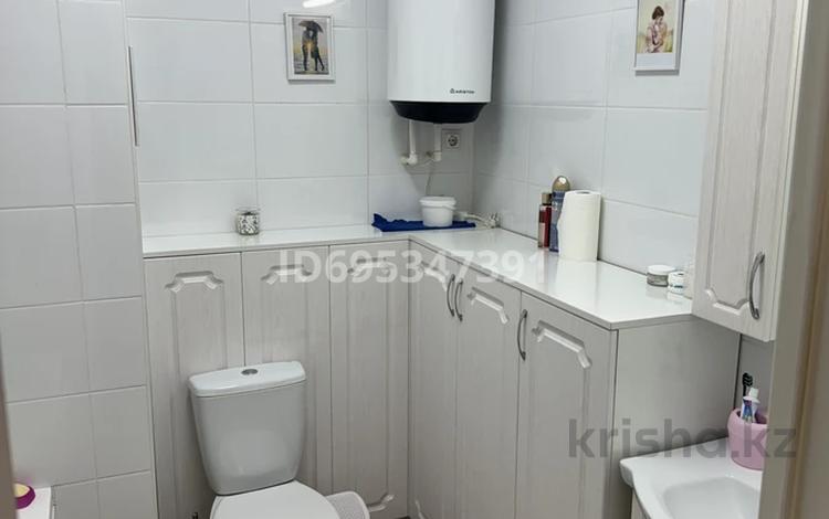 2-бөлмелі пәтер, 65 м², 3/3 қабат, Сулейманова 270 6, бағасы: 23 млн 〒 в Таразе — фото 2