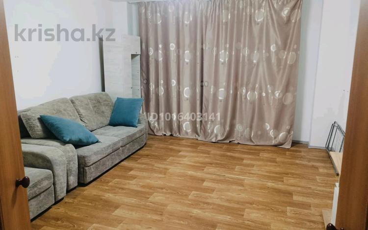 3-комнатная квартира · 66 м² · 3/9 этаж, Гульдер 1 15 за 200 000 ₸ в Караганде, Казыбек би р-н — фото 2