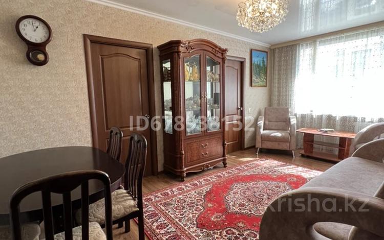 4-комнатная квартира, 62 м², 4/5 этаж, Алиханова за 22.7 млн 〒 в Караганде, Казыбек би р-н — фото 2