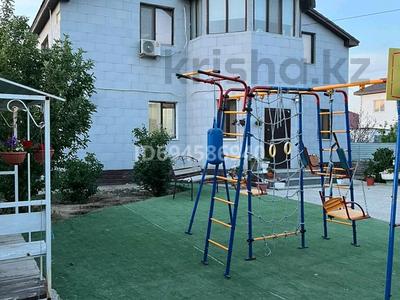Отдельный дом · 7 комнат · 297 м² · 9 сот., мкр Оркен, Проезд 2 — 43 улица с 2 проезд за 60 млн 〒 в Атырау