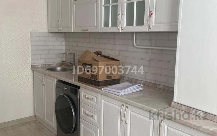 2-комнатная квартира, 60 м², 5/5 этаж помесячно, 12-й мкр 69 за 150 000 〒 в Актау, 12-й мкр — фото 2