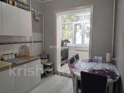 2-бөлмелі пәтер · 55 м² · 2/5 қабат, мкр Аса 13 — Пересечение улиц Бауыржана Момышулы и Санырака батыра, бағасы: 18 млн ₸ в Таразе
