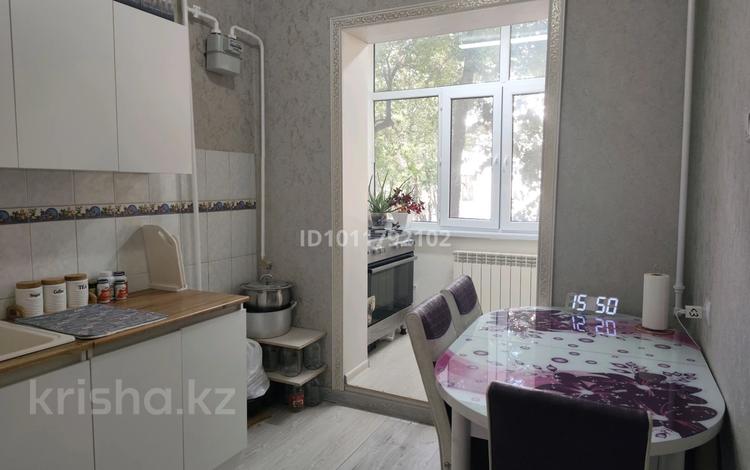 2-бөлмелі пәтер · 55 м² · 2/5 қабат, мкр Аса 13 — Пересечение улиц Бауыржана Момышулы и Санырака батыра, бағасы: 18 млн ₸ в Таразе — фото 2