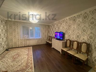 4-комнатная квартира, 81 м², 1/5 этаж, мкр Юго-Восток, Мкр Степной 2 2 за 30 млн 〒 в Караганде, Казыбек би р-н