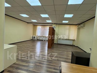 Офисы, салоны красоты, фитнес и спорт, образование, конференц-залы, кабинеты и рабочие места, студии · 60 м² за 300 000 〒 в Актау, 17-й мкр