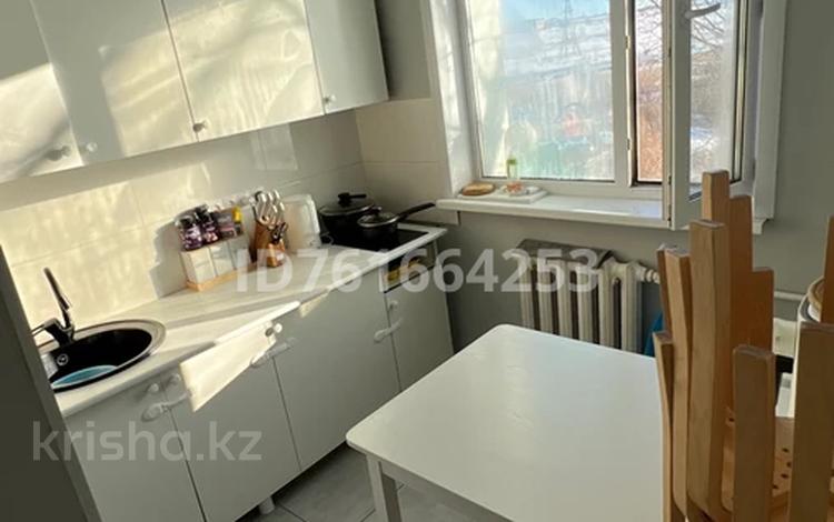 3-комнатная квартира · 63 м² · 4/5 этаж, Майкудук, 14й микрорайон 47 за 14 млн 〒 в Караганде, Алихана Бокейханова р-н — фото 2