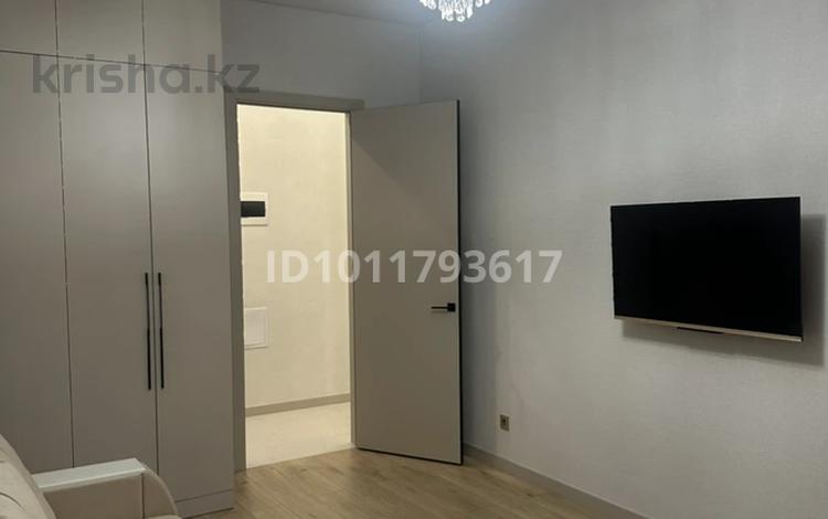 1-комнатная квартира · 40 м² · 4/16 этаж, Райымбек батыр 2 за 300 000 ₸ в Астане, Сарайшык р-н — фото 2