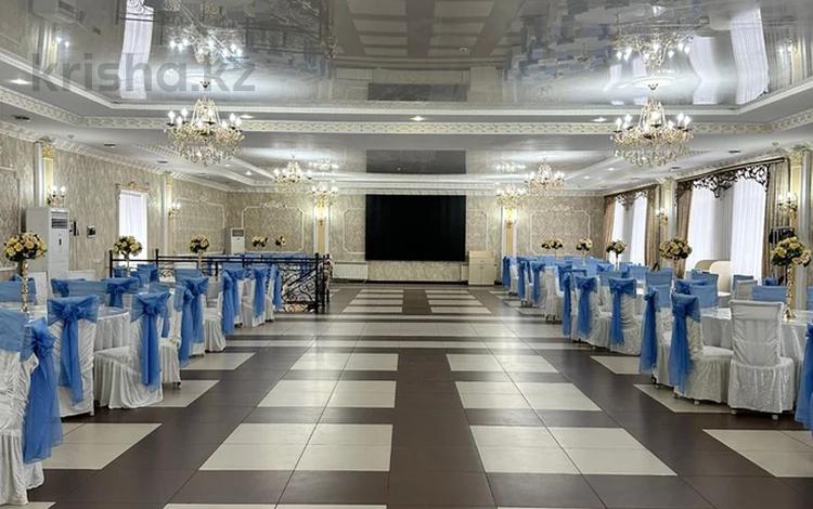 Свободное назначение, общепит, бани, гостиницы и зоны отдыха · 1050 м² за 210 млн 〒 в Актобе, мкр 41-й разъезд — фото 2