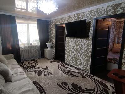 4-комнатная квартира · 61 м² · 1/5 этаж, Майкудук, Майкудук, 15й микрорайон 29 за 13.5 млн ₸ в Караганде, Алихана Бокейханова р-н