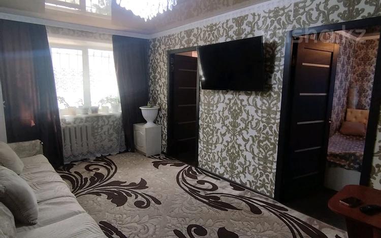 4-комнатная квартира · 61 м² · 1/5 этаж, Майкудук, Майкудук, 15й микрорайон 29 за 13.5 млн ₸ в Караганде, Алихана Бокейханова р-н — фото 2