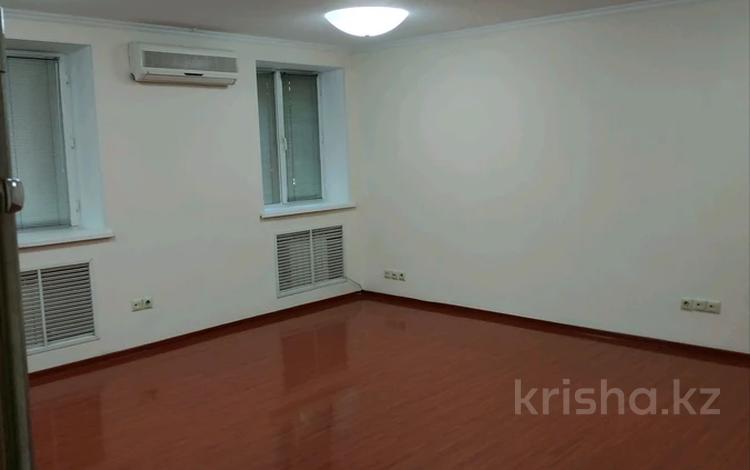 3-бөлмелі пәтер · 48.5 м² · 1/4 қабат, Айтеке би 81 — Уг. Чайковского, бағасы: 55 млн ₸ в Алматы, Алмалинский р-н — фото 2
