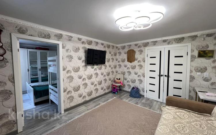 3-комнатная квартира · 60.8 м² · 5/5 этаж, мкр Михайловка , Крылова за 24 млн ₸ в Караганде, Казыбек би р-н — фото 2