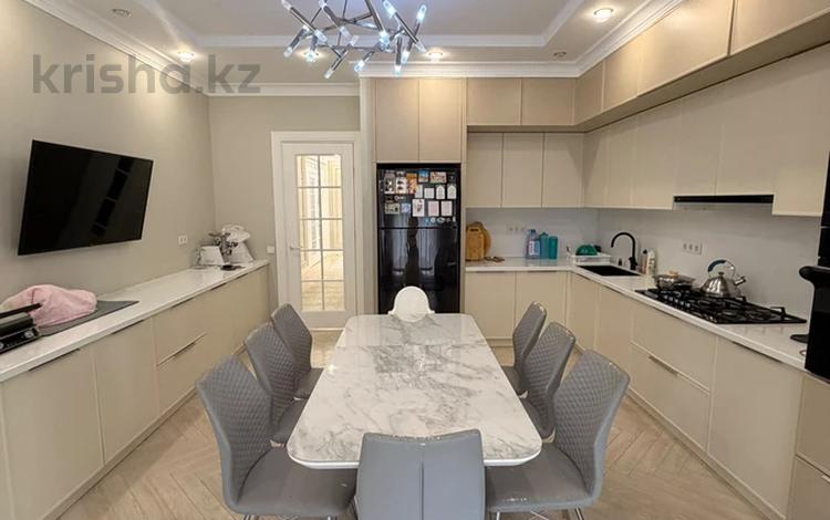 7-бөлмелі пәтер · 300 м² · 2/5 қабат, 16-ш/а. 36, бағасы: 150 млн ₸ в Актау, 16-й мкр  — фото 2