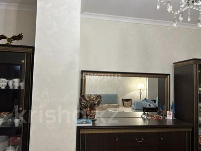 2-комнатная квартира · 80 м² · 2/10 этаж, Молдагуловой 50 — Район облгаи за 27.7 млн ₸ в Актобе