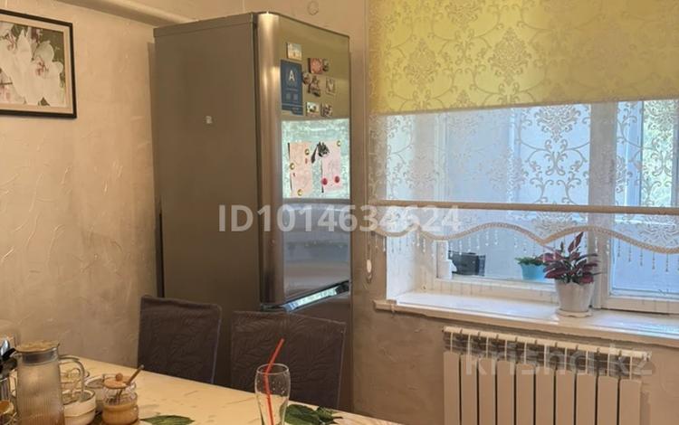 3-бөлмелі пәтер · 67 м² · 2 қабат, Алатау 35/8 — 20 школа, бағасы: 15 млн ₸ в Мерке — фото 11