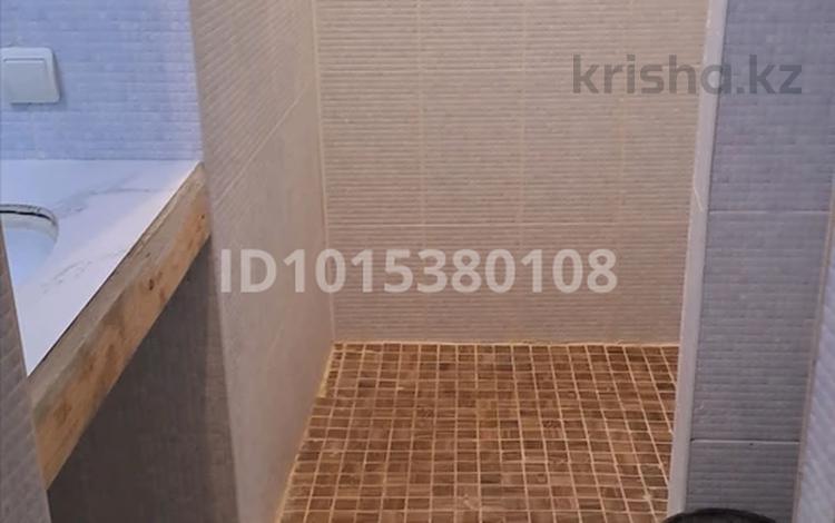 3-комнатная квартира · 60 м² · 1/2 этаж, мкр Юго-Восток, Университетская 28/6 за 160 000 ₸ в Караганде, Казыбек би р-н — фото 2
