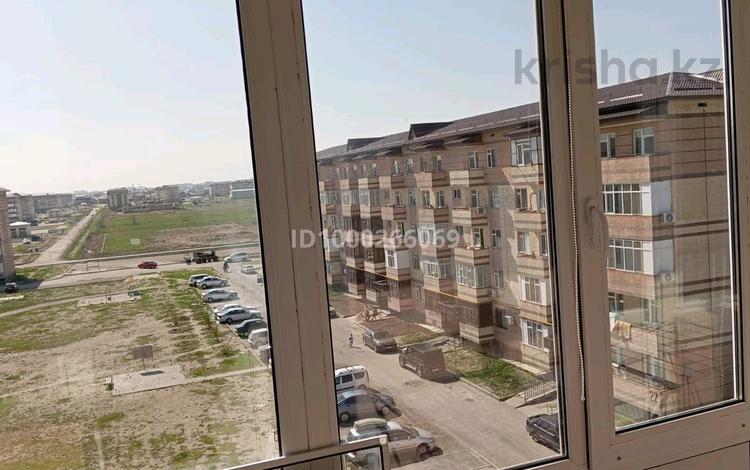 2-комнатная квартира · 58 м² · 5/5 этаж, Ұлы дала 15 мкр 23 — Находится возле 64 школы за 18 млн ₸ в Таразе — фото 2