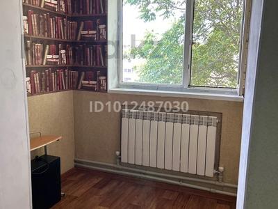 3-бөлмелі пәтер · 57 м² · 5/5 қабат, 8-й микрорайон, 8-й микрорайон 8 — За Shymkent Grand Hotel, бағасы: 180 000 ₸ в Шымкенте, Туран р-н