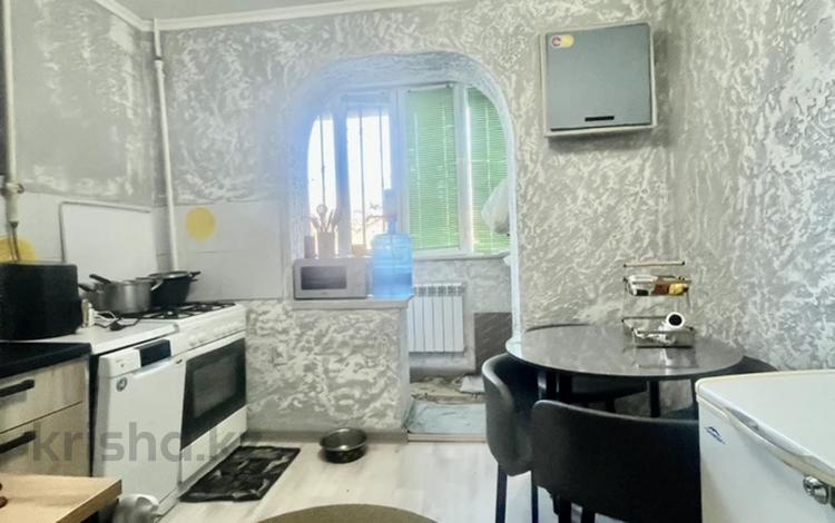 3-комнатная квартира · 70.4 м² · 1/5 этаж, мкр 8, Бр Жубановых 295 — Красный крест за 19 млн ₸ в Актобе — фото 3