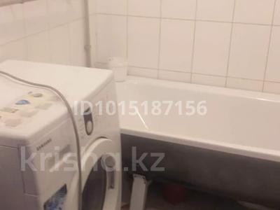 2-бөлмелі пәтер · 61 м² · 4/5 қабат, Байтерек ш/а. 8 — на против областной детской больницы, бағасы: 15 млн ₸ в Таразе, мкр Байтерек