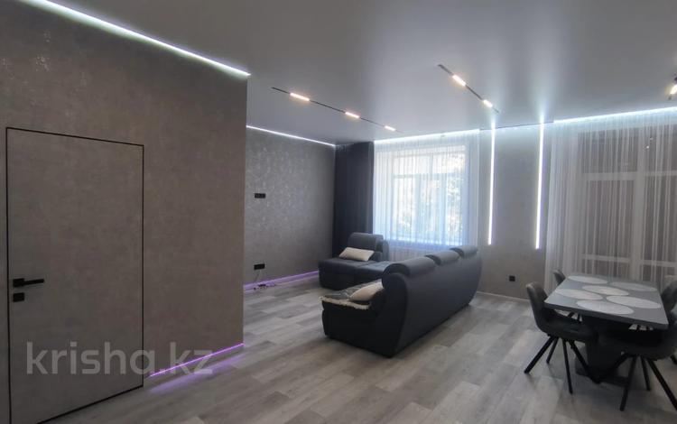 2-бөлмелі пәтер · 72 м² · 3/10 қабат, 27-шағынаудан, ул. Университетская, бағасы: 33 млн ₸ в Караганде, Казыбек би р-н — фото 2