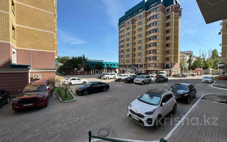4-комнатная квартира, 109 м², 7/9 этаж, Шарипова 26А за 62 млн 〒 в Атырау — фото 2