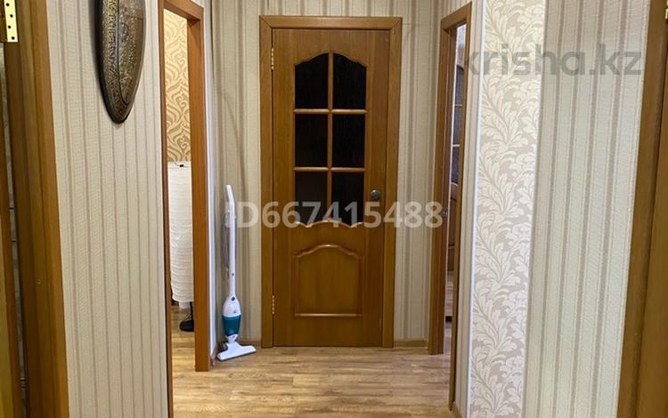 3-комнатная квартира · 68 м² · 5/5 этаж, 10 микр 12 за 25 млн ₸ в Аксае — фото 2