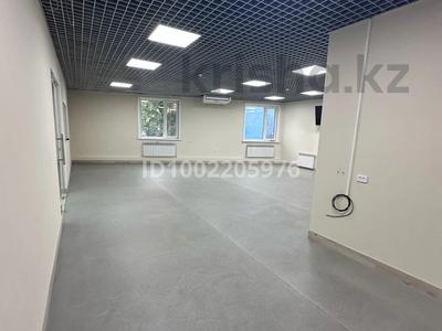 Аренда коммерческой недвижимости в Абай обл.: Офисы, магазины и бутики, салоны красоты, образование, кабинеты и рабочие места · 70 м² за 560 000 〒 Офисы, магазины и бутики, салоны красоты, образование, кабинеты и рабочие места · 70 м² за 560 000 〒 в Семее