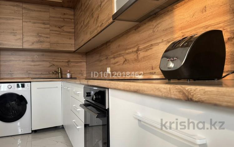 3-комнатная квартира · 100 м² · 12/19 этаж, Навои — Торайгырова за 35 000 ₸ в Алматы, Бостандыкский р-н — фото 13