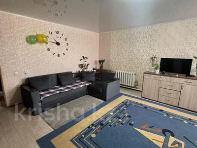 Отдельный дом · 3 комнаты · 91 м² · 10 сот., Цветочная 17 за 17.5 млн ₸ в Петропавловске