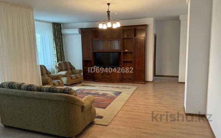 3-комнатная квартира, 123 м², 5/36 этаж помесячно, Кабанбай батыра 11 за 380 000 〒 в Астане, Есильский р-н — фото 2