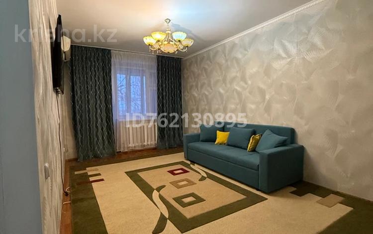 2-комнатная квартира · 54 м² · 3/9 этаж, мкр Строитель за 160 000 ₸ в Уральске — фото 2