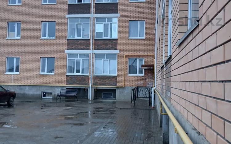 2-комнатная квартира · 74 м² · 1/3 этаж, жубана молдагалиева 34 за 22.8 млн ₸ в Уральске — фото 2