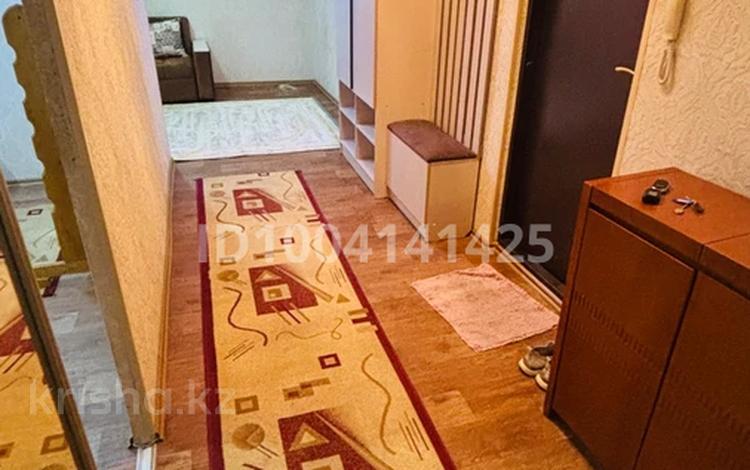 2-комнатная квартира · 54 м² · 4/5 этаж, 15 микрорайон за 160 000 ₸ в Семее — фото 2