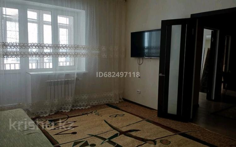 2-комнатная квартира · 65 м² · 4/9 этаж, 10 микрорайон 25 за 130 000 ₸ в Аксае — фото 2
