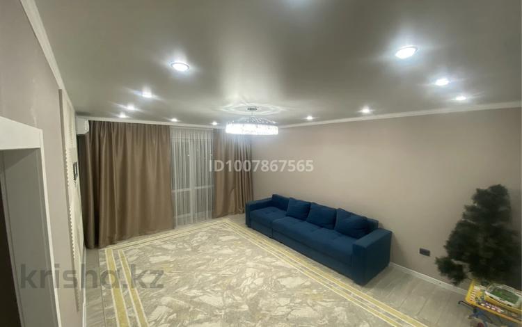 3-комнатная квартира · 100 м² · 7/9 этаж, Самал 114 за 35 млн ₸ в Уральске — фото 2