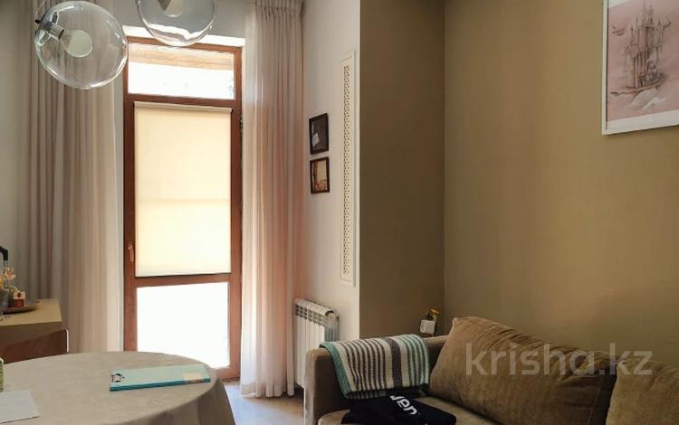 2-бөлмелі пәтер · 76 м² · 5/8 қабат, Кашгарская 69/102, бағасы: 88 млн ₸ в Алматы, Алмалинский р-н — фото 2