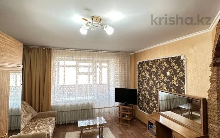 1-комнатная квартира, 40 м², 9/12 этаж помесячно, ул. Казахстан 72 за 120 000 〒 в Усть-Каменогорске — фото 6