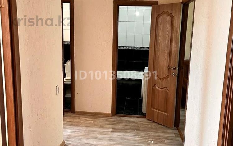 3-бөлмелі пәтер · 60 м² · 5/5 қабат, Урдинская 1/3, бағасы: 140 000 ₸ в Уральске — фото 2